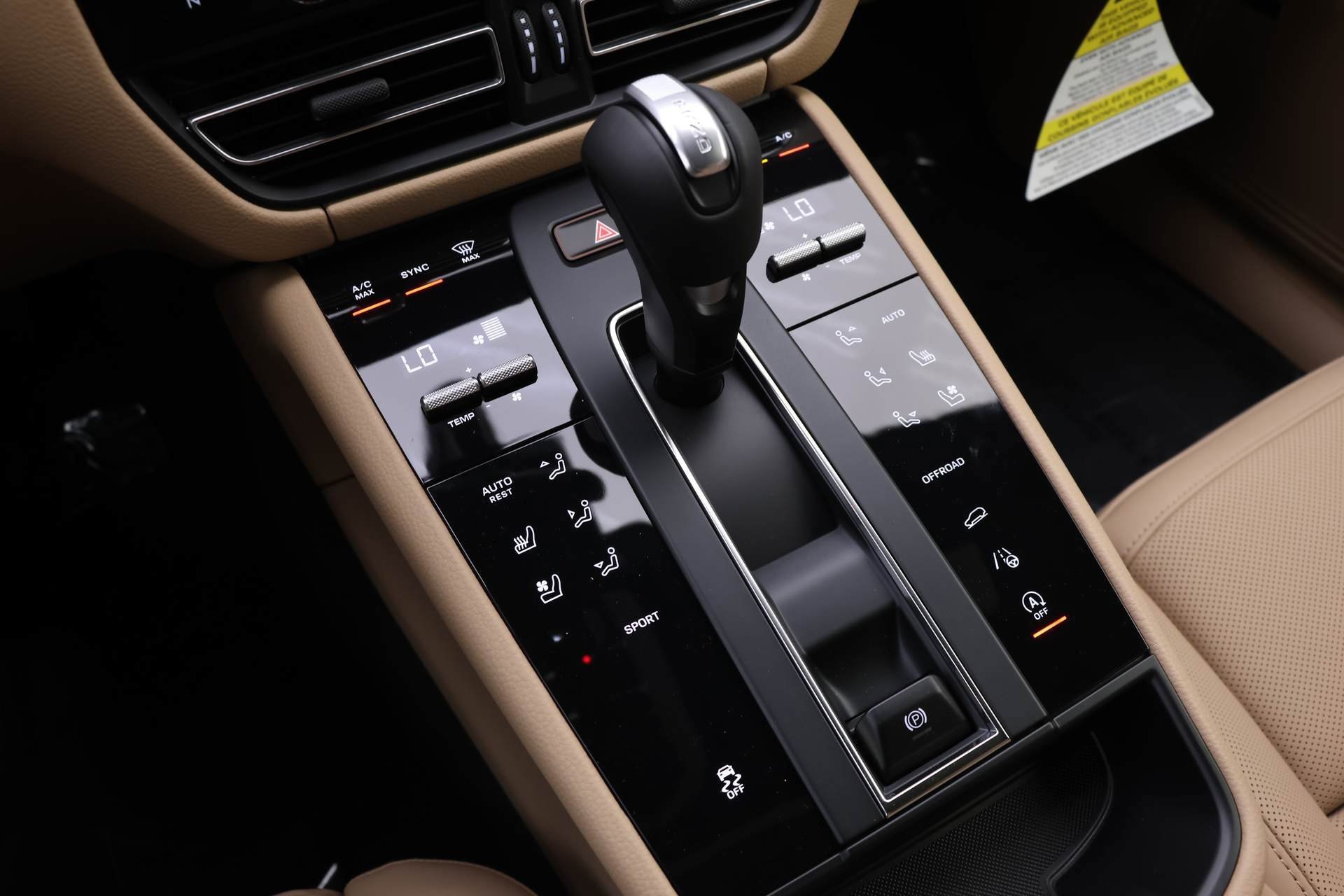 Used 2025 Porsche Macan image 6