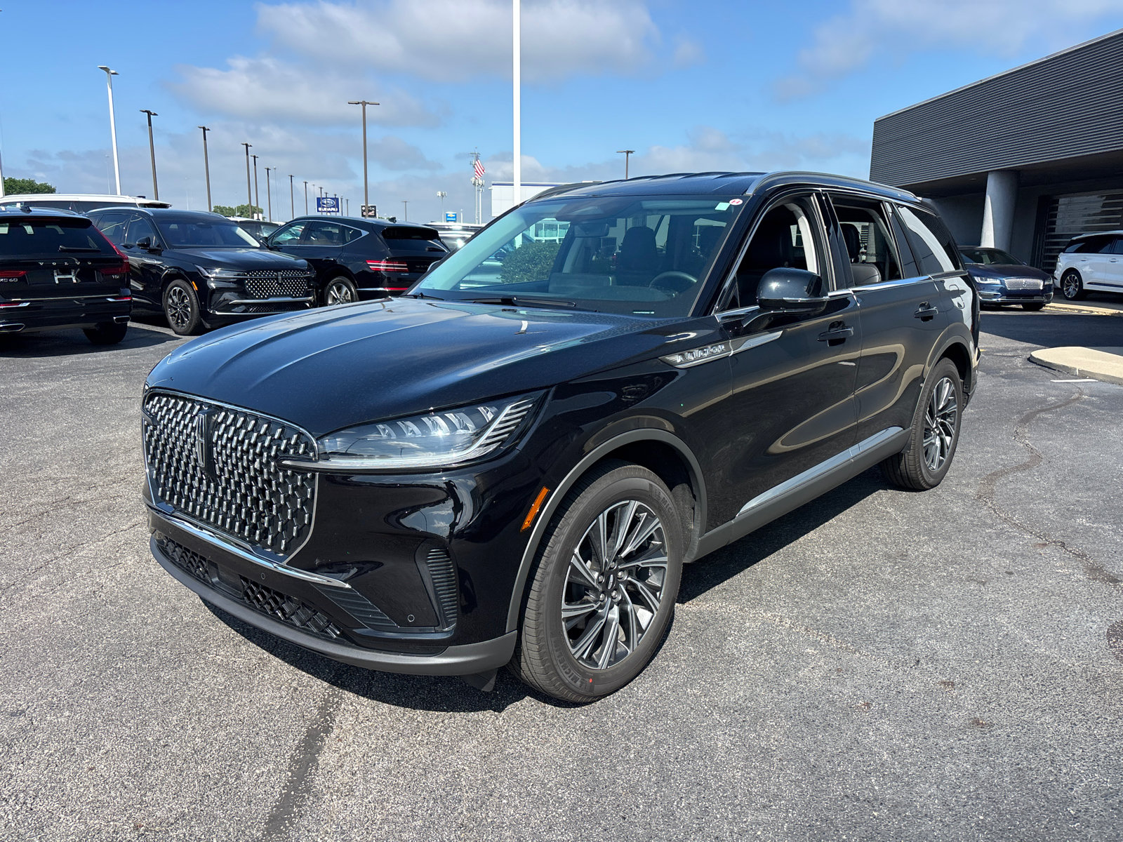 New 2026 Lincoln Aviator AWD image 3