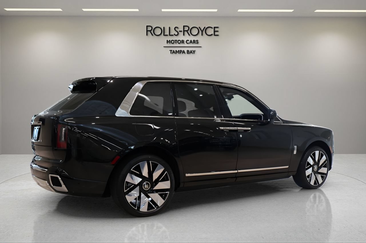 New 2026 Rolls-Royce Cullinan AWD/4WD image 2