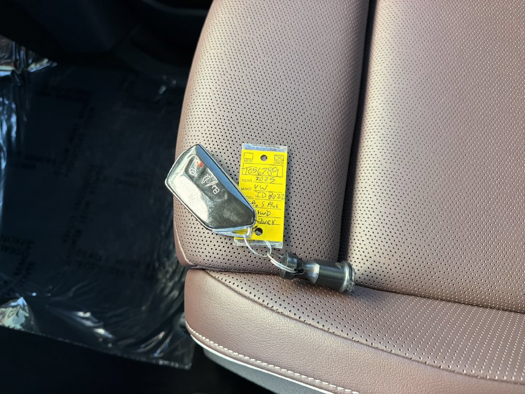 Certified 2025 Volkswagen ID. Buzz Pro S Plus AWD/4WD image 19