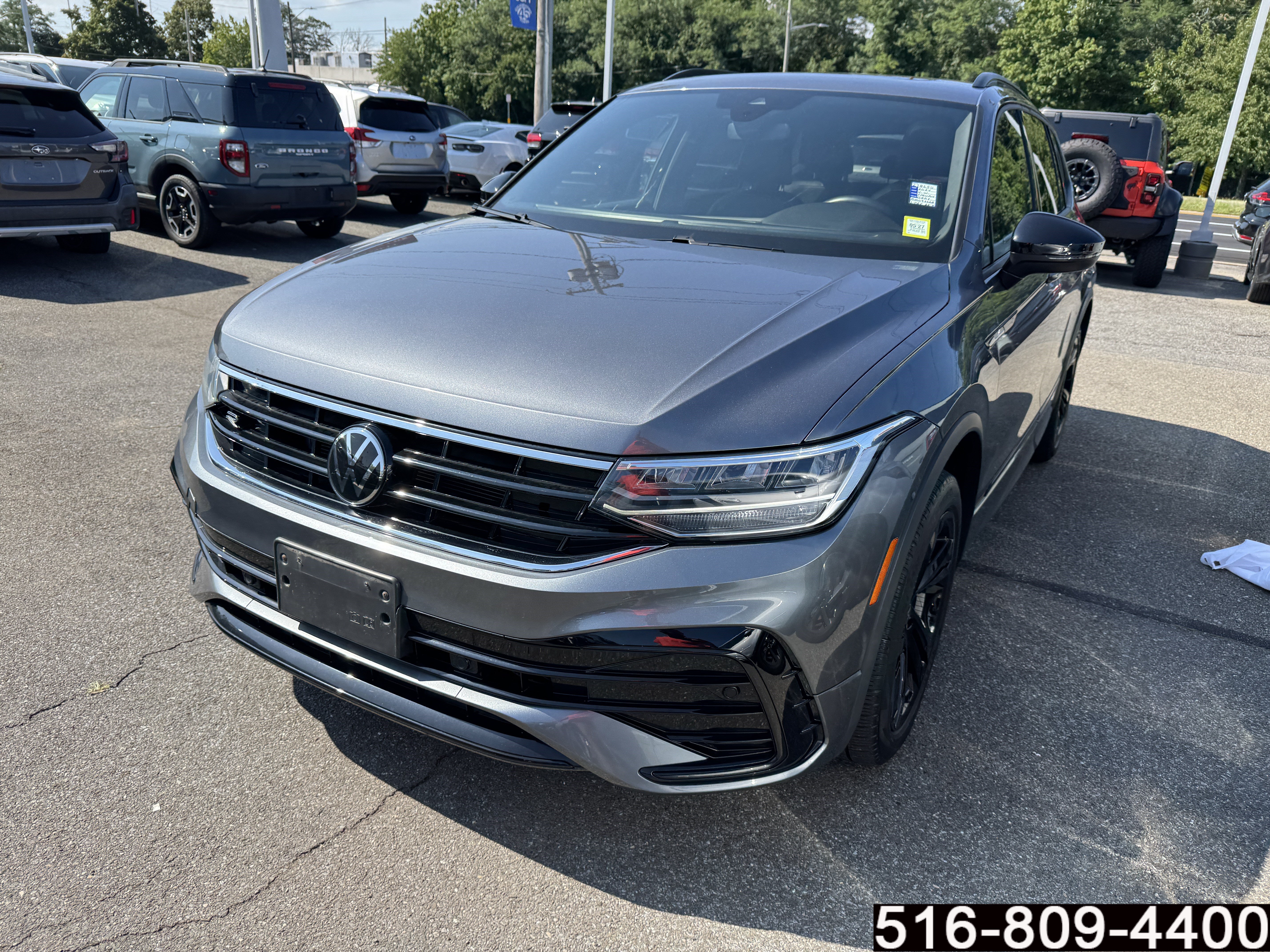 Used 2024 Volkswagen Tiguan SE R-Line AWD/4WD image 8