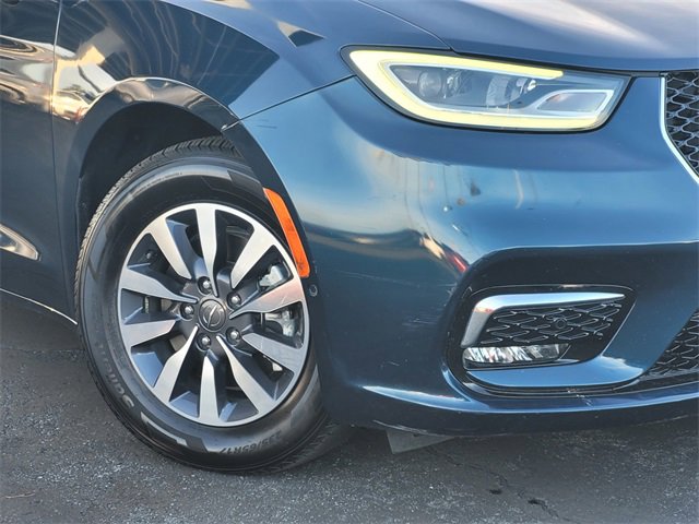 Certified 2021 Chrysler Pacifica Touring-L image 3