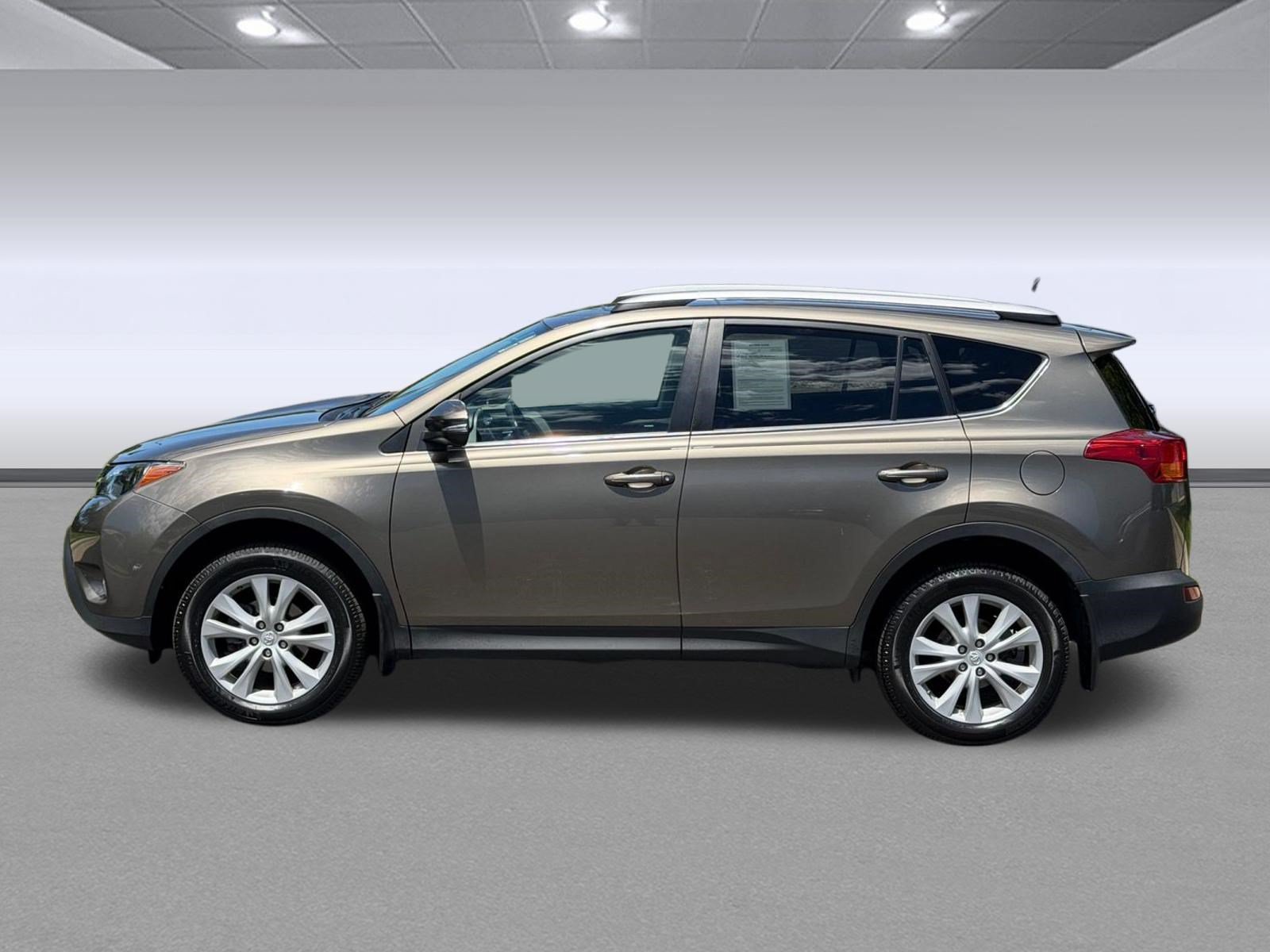 Used 2015 Toyota RAV4 Limited AWD/4WD image 2
