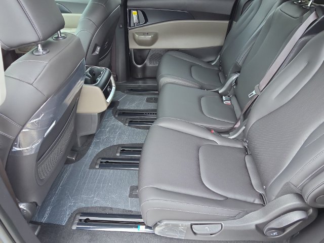 New 2026 Kia Carnival EX FWD image 6
