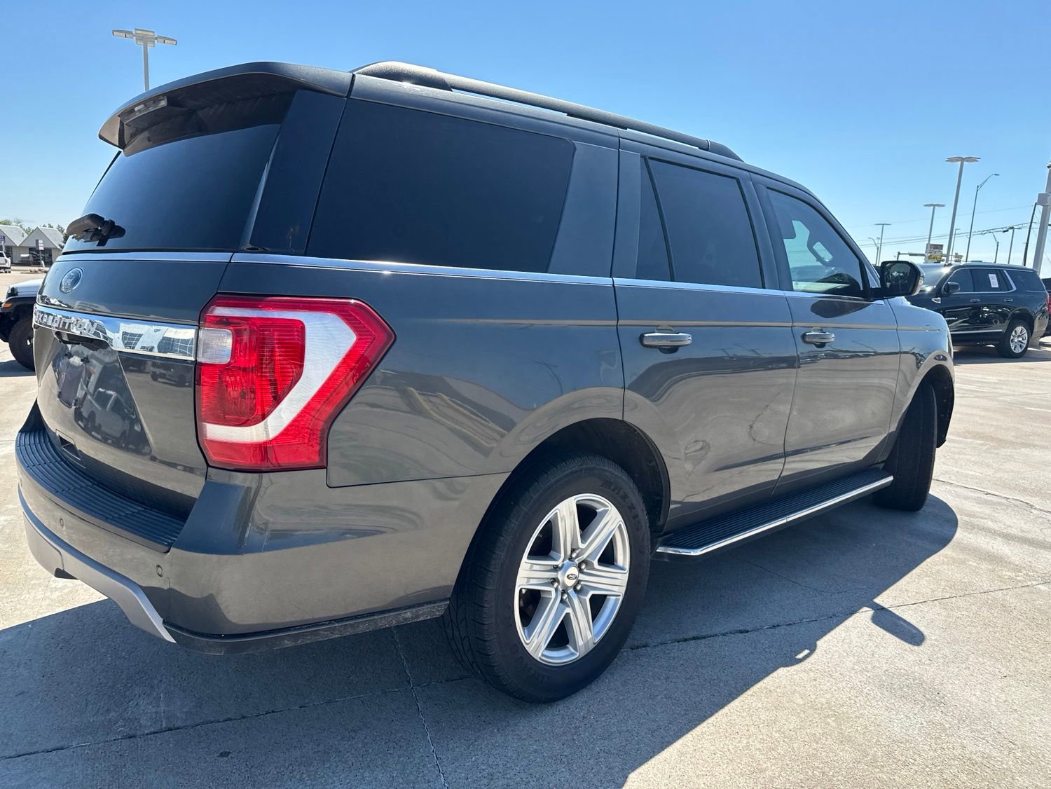 Used 2019 Ford Expedition XLT w/ Equipment Group 202A RWD image 3