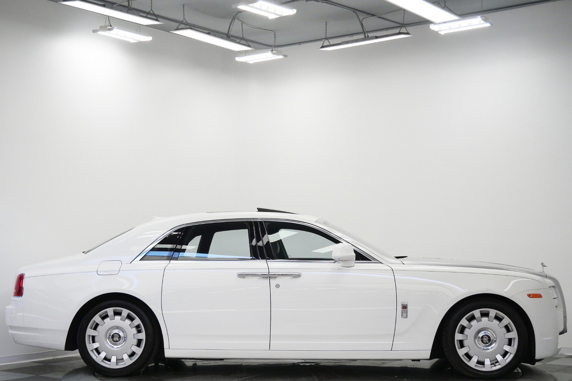 Used 2014 Rolls-Royce Ghost RWD image 58