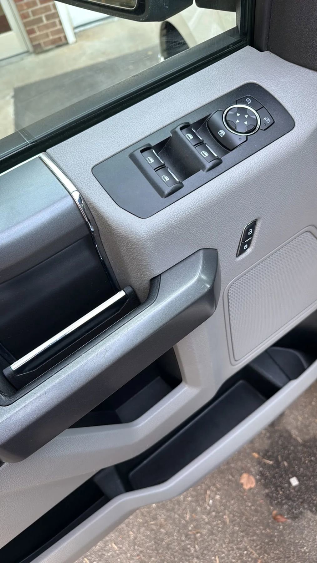 Used 2015 Ford F150 XLT w/ Equipment Group 302A Luxury image 12