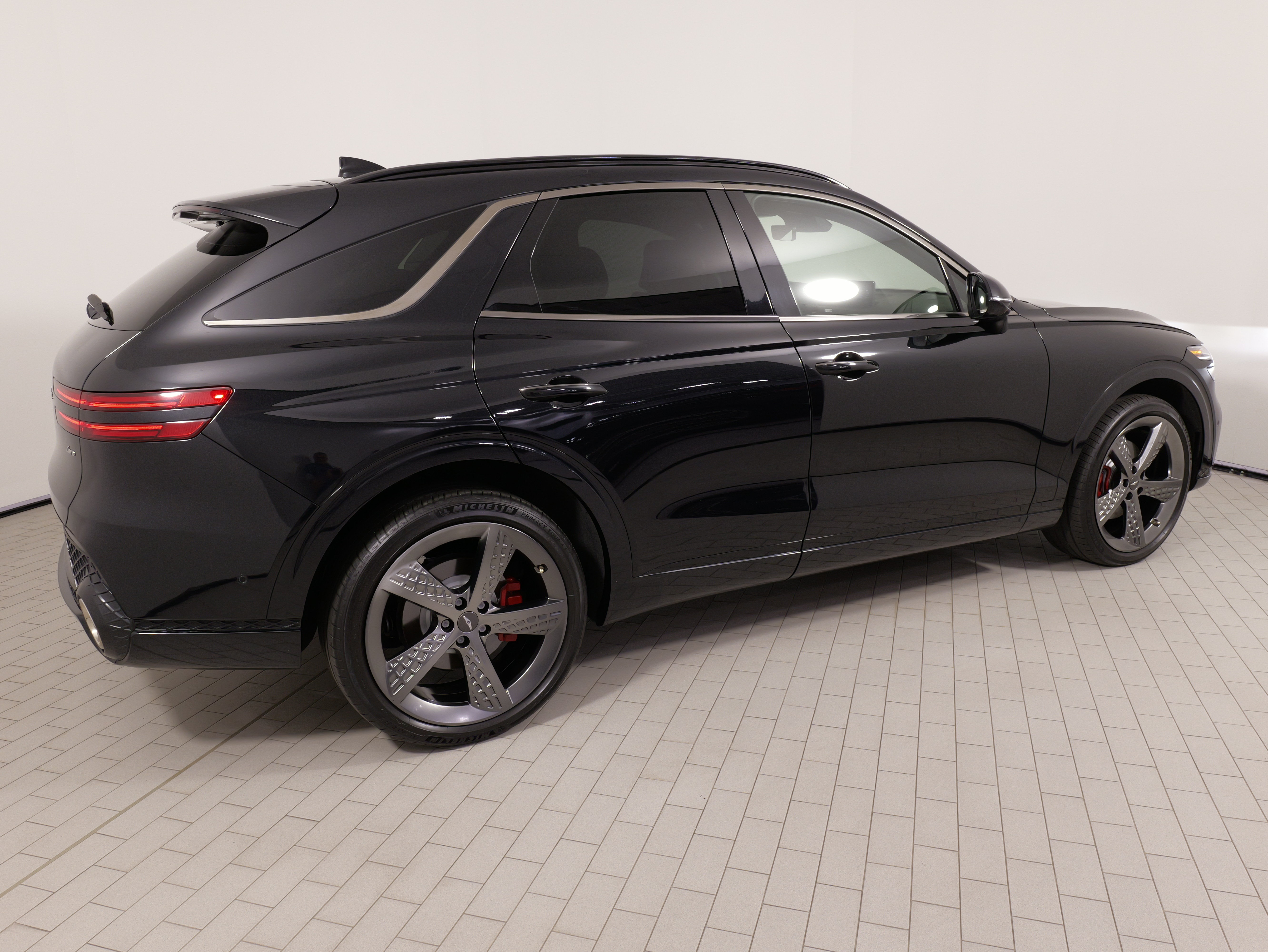 Used 2022 Genesis GV70 2.5T w/ Sport Prestige Package AWD/4WD image 10