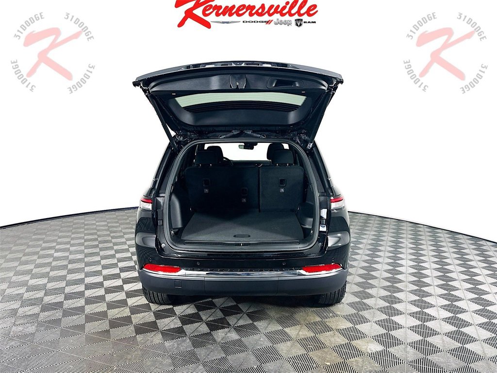 New 2025 Jeep Grand Cherokee Laredo X w/ Luxury Tech Group I image 16