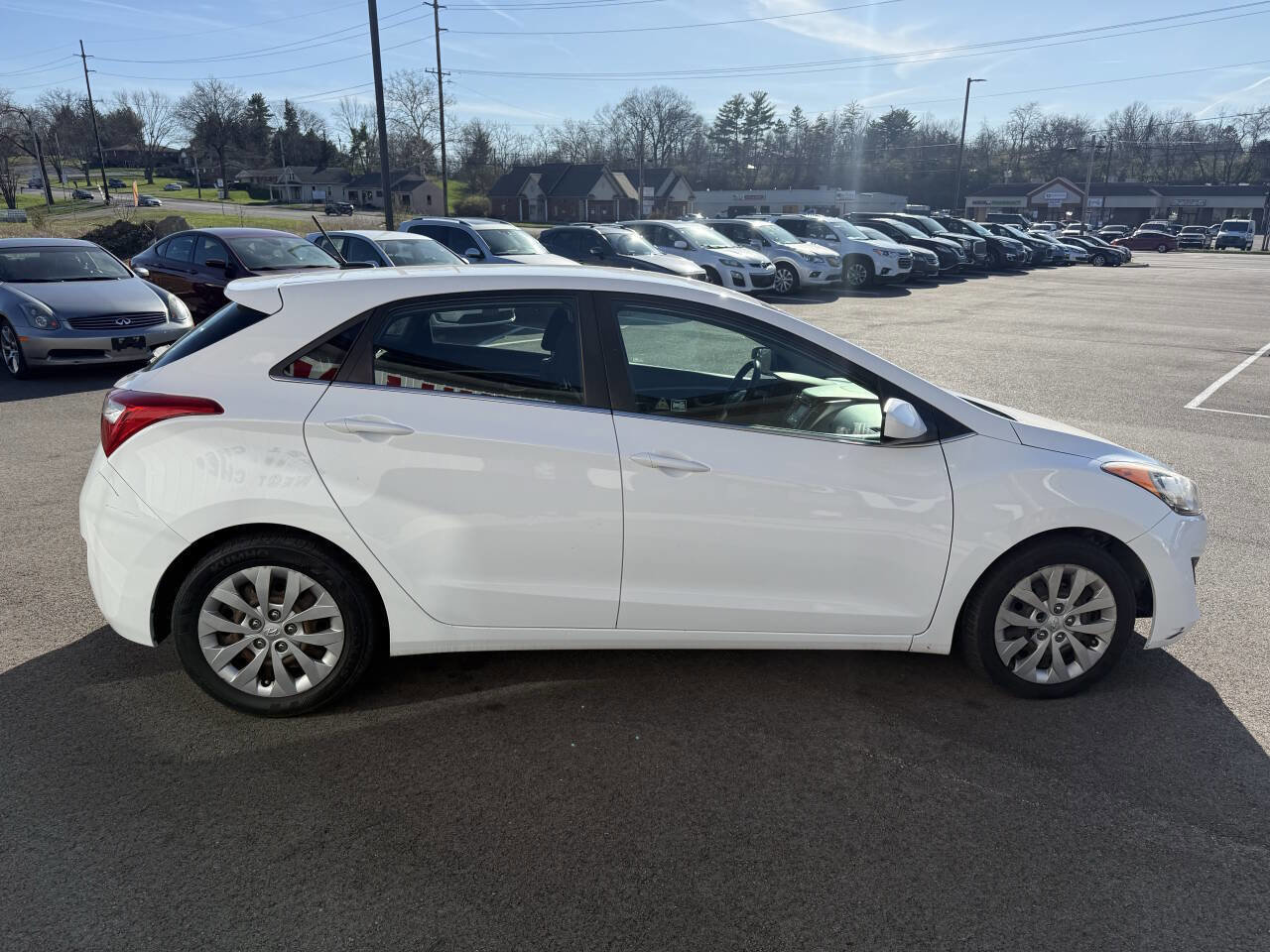Used 2017 Hyundai Elantra GT FWD image 6