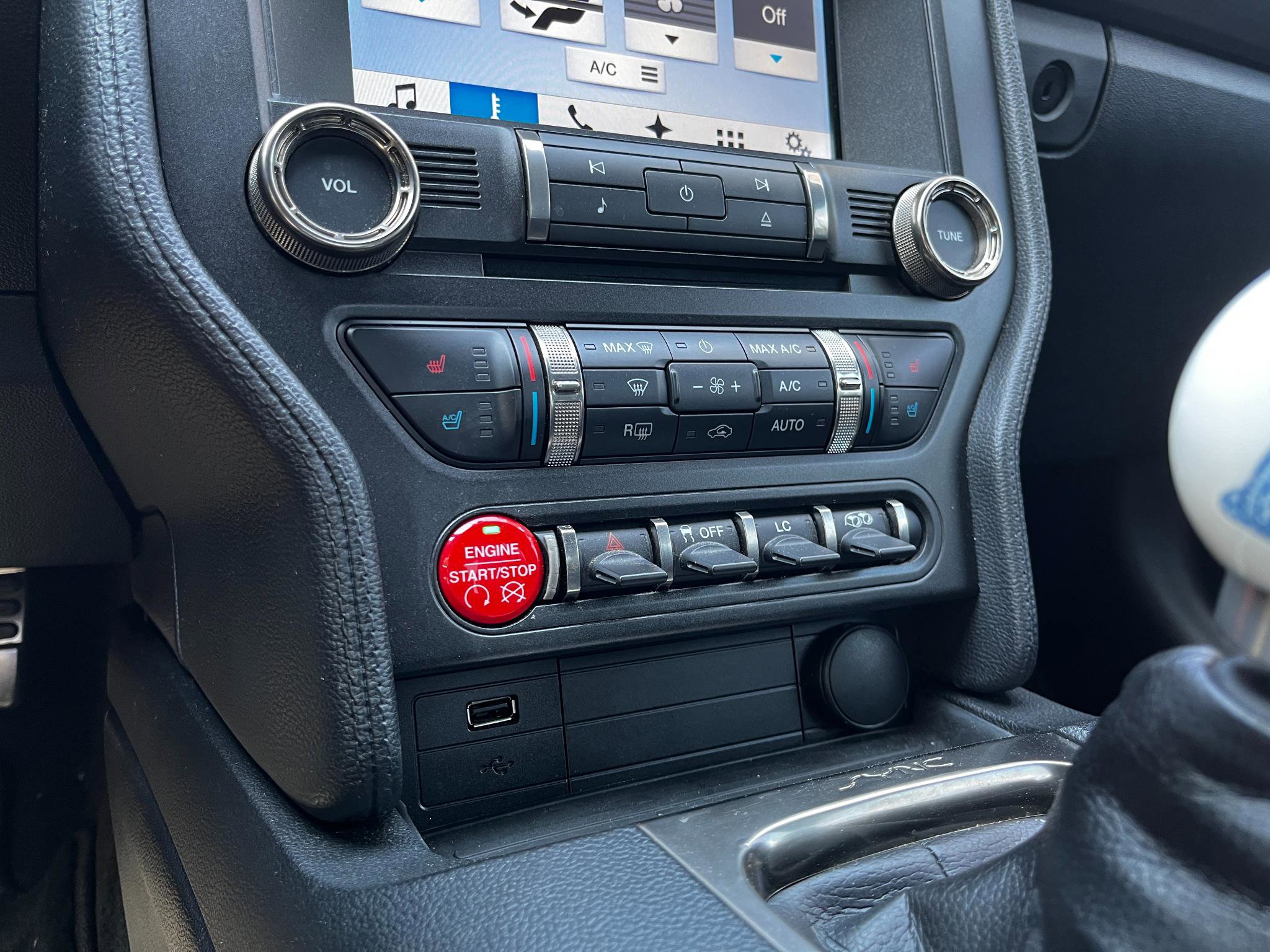 Used 2016 Ford Mustang Shelby GT350 w/ Technology Package image 41