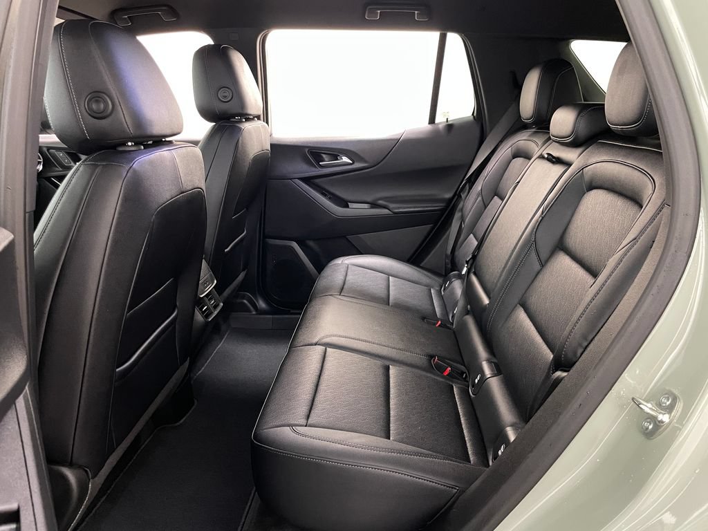 Used 2025 Chevrolet Equinox LT w/ Convenience Package II FWD image 9