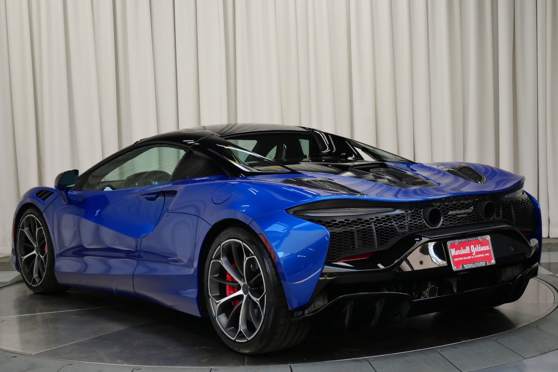 Used 2025 McLaren Artura Spider image 7