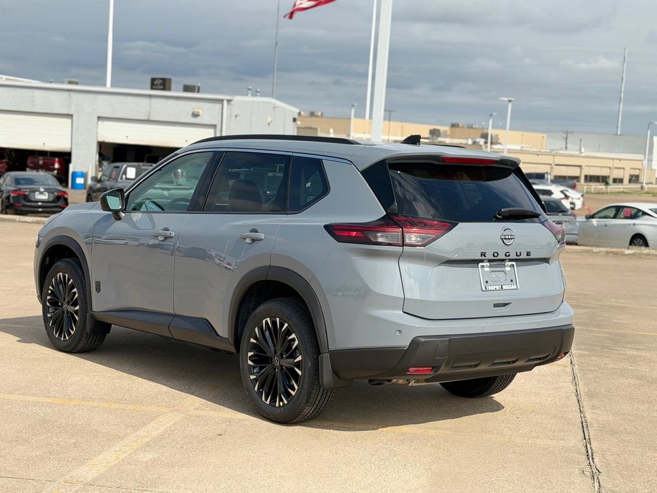 New 2026 Nissan Rogue Dark Armor FWD image 5