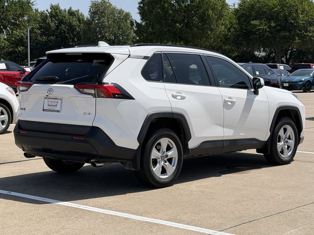 Used 2020 Toyota RAV4 XLE w/ Convenience Package FWD image 4