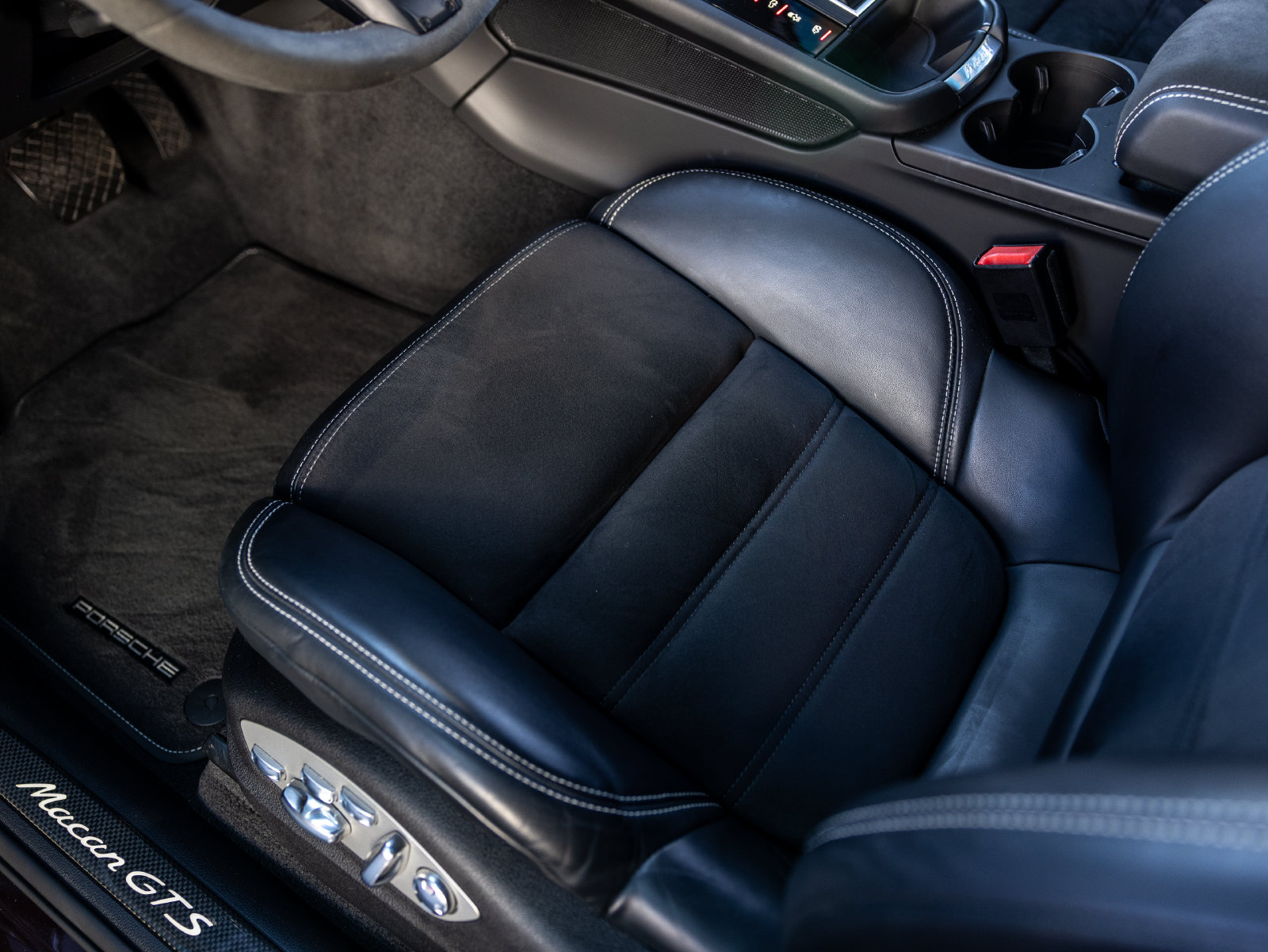 Certified 2024 Porsche Macan GTS AWD/4WD image 47