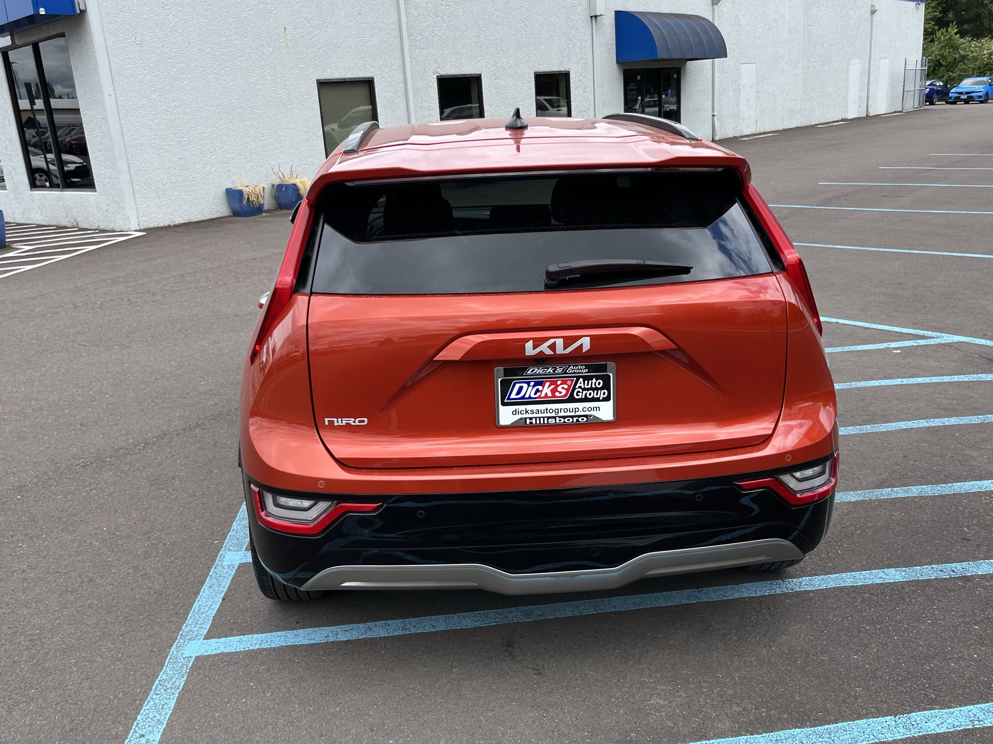 Used 2023 Kia Niro Wave w/ Wave Preserve Package FWD image 4