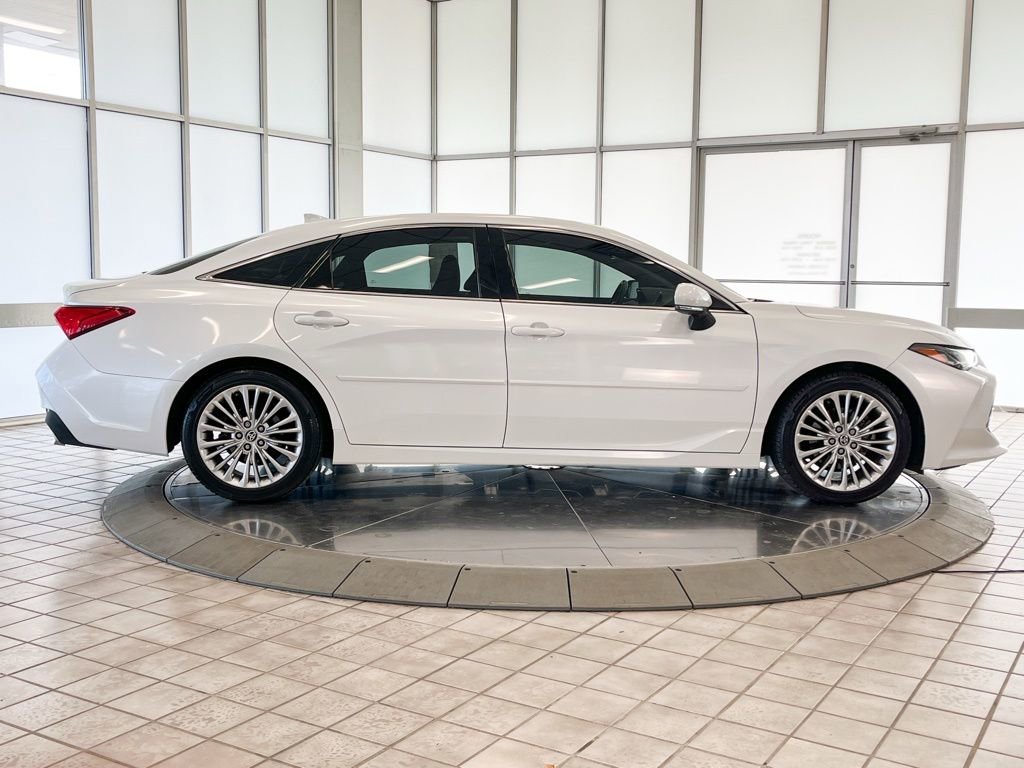 Used 2021 Toyota Avalon Limited image 9