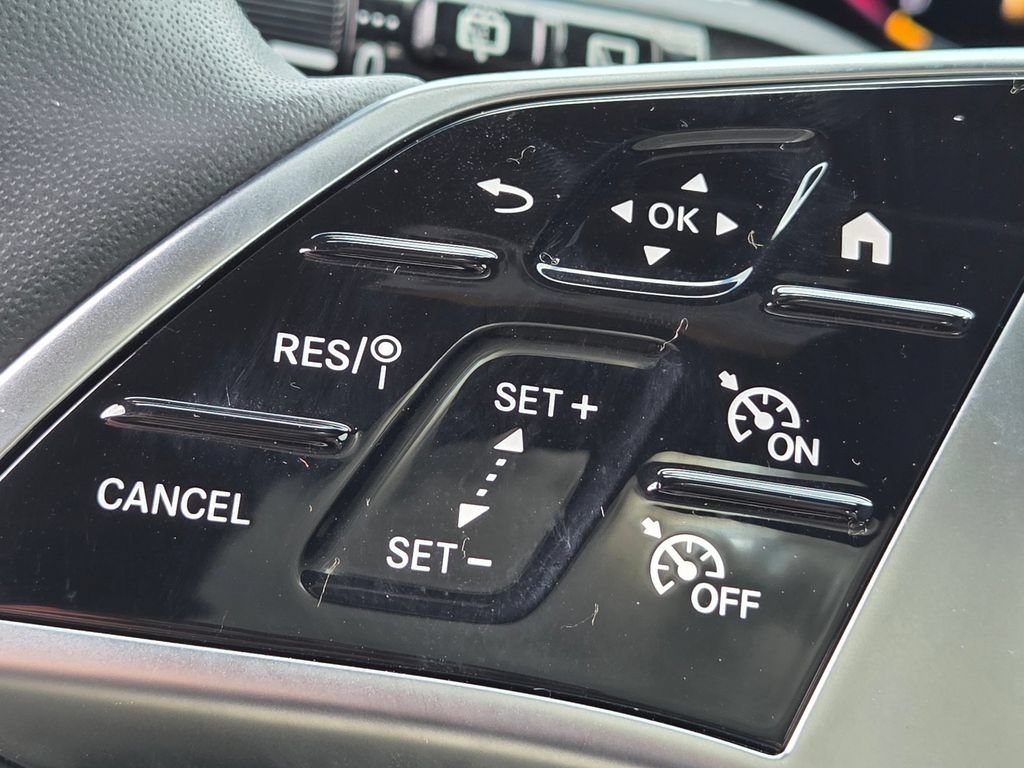Used 2025 Mercedes-Benz GLC 300 4MATIC image 17