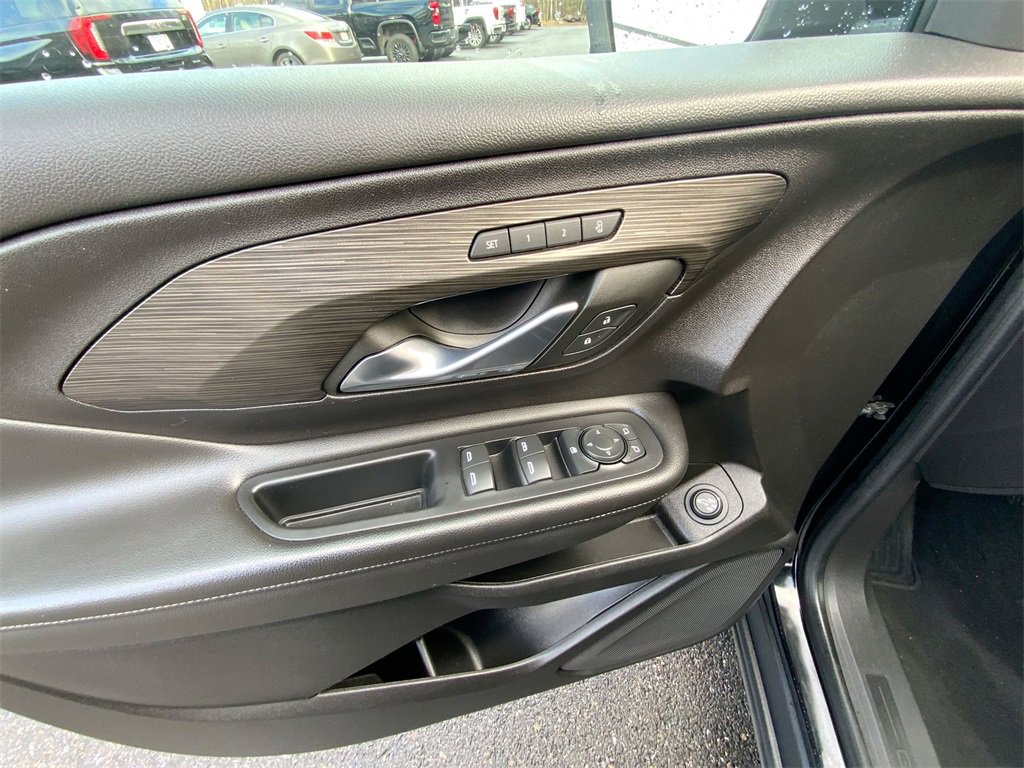 Used 2024 GMC Terrain SLT image 21