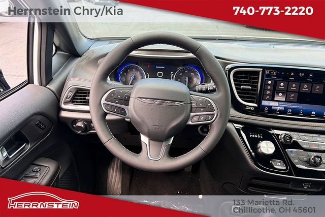 New 2027 Chrysler Pacifica Select FWD image 7