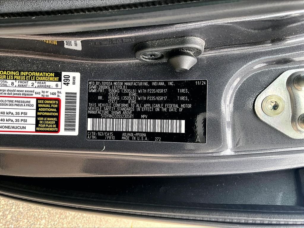 Used 2025 Toyota Sienna XLE FWD image 9