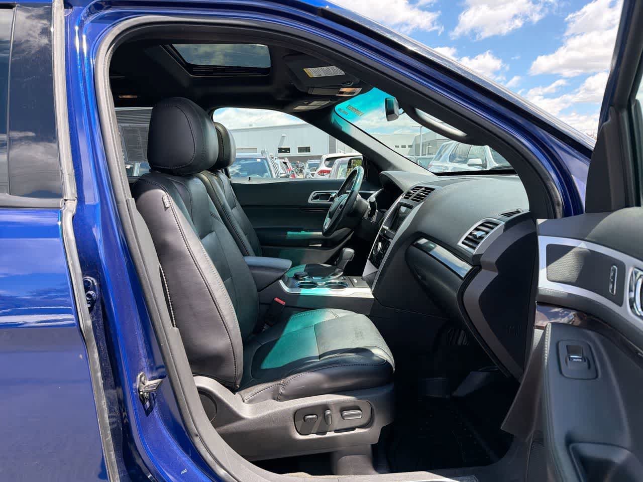 Used 2015 Ford Explorer Limited w/ Equipment Group 301A AWD/4WD image 28