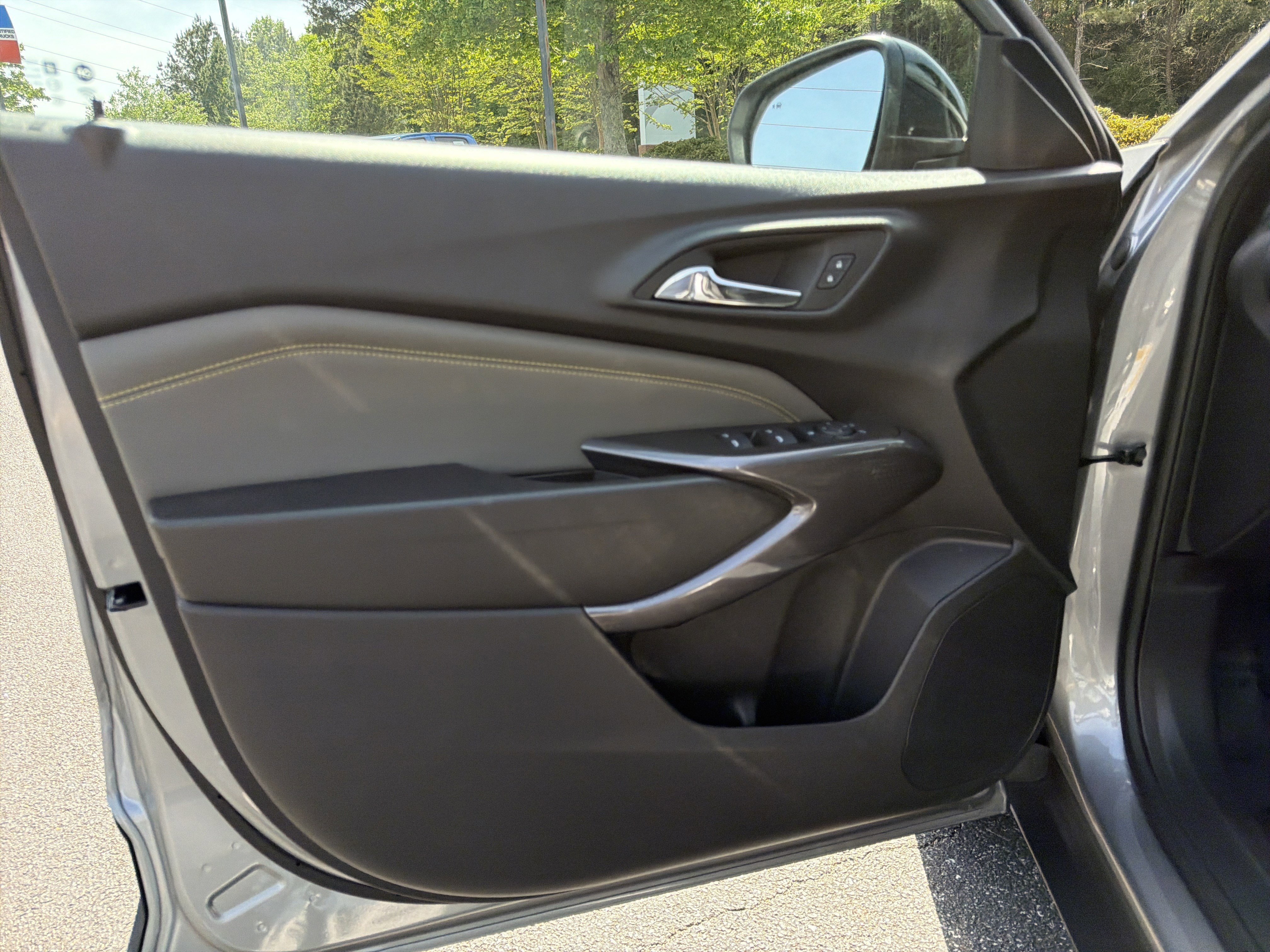 Used 2025 Chevrolet Trax ACTIV w/ Driver Confidence Package FWD image 10