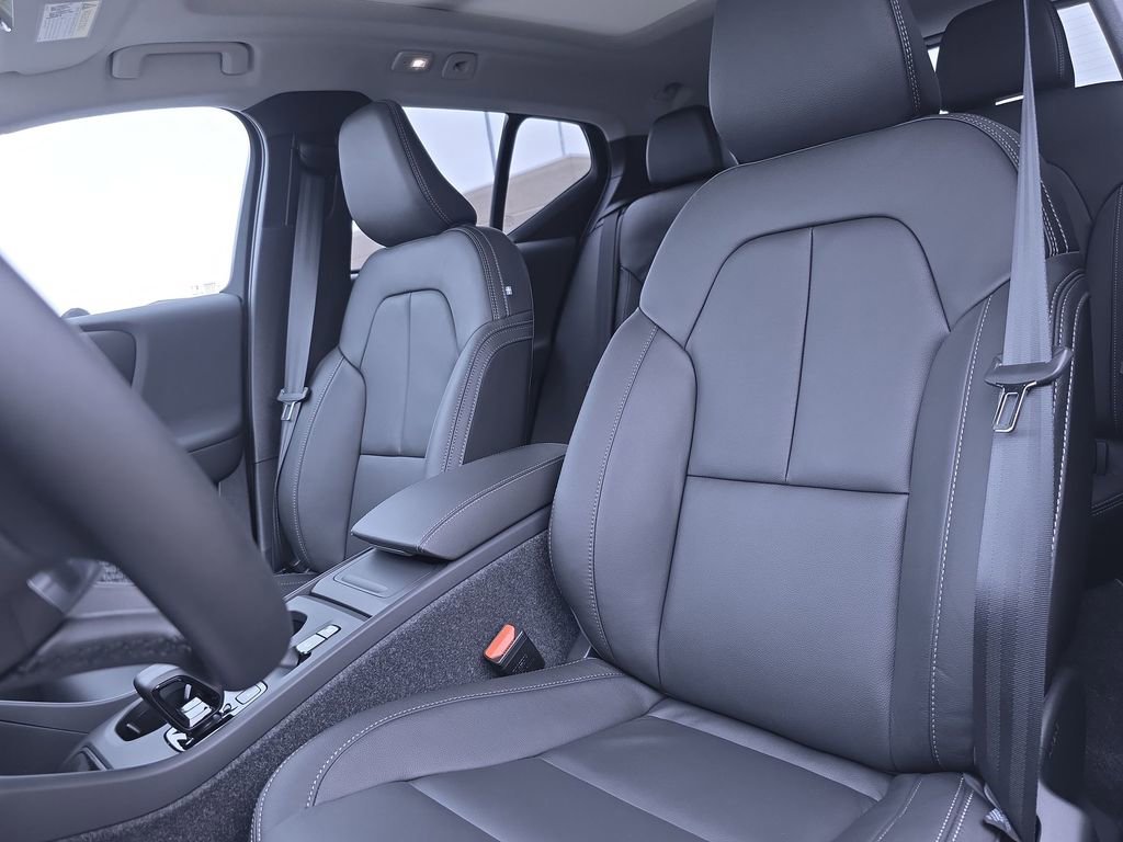 New 2026 Volvo XC40 B5 Core w/ Protection Package image 15