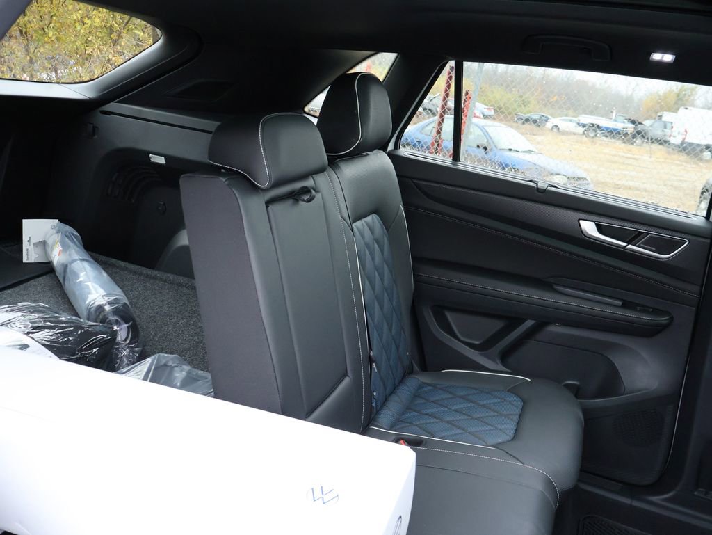 New 2026 Volkswagen Atlas Cross Sport SEL Premium R-Line image 17
