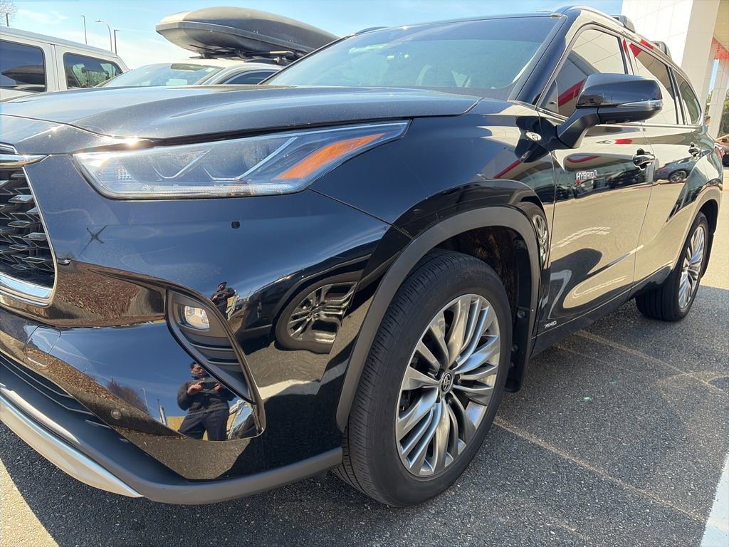 Used 2021 Toyota Highlander Platinum image 3
