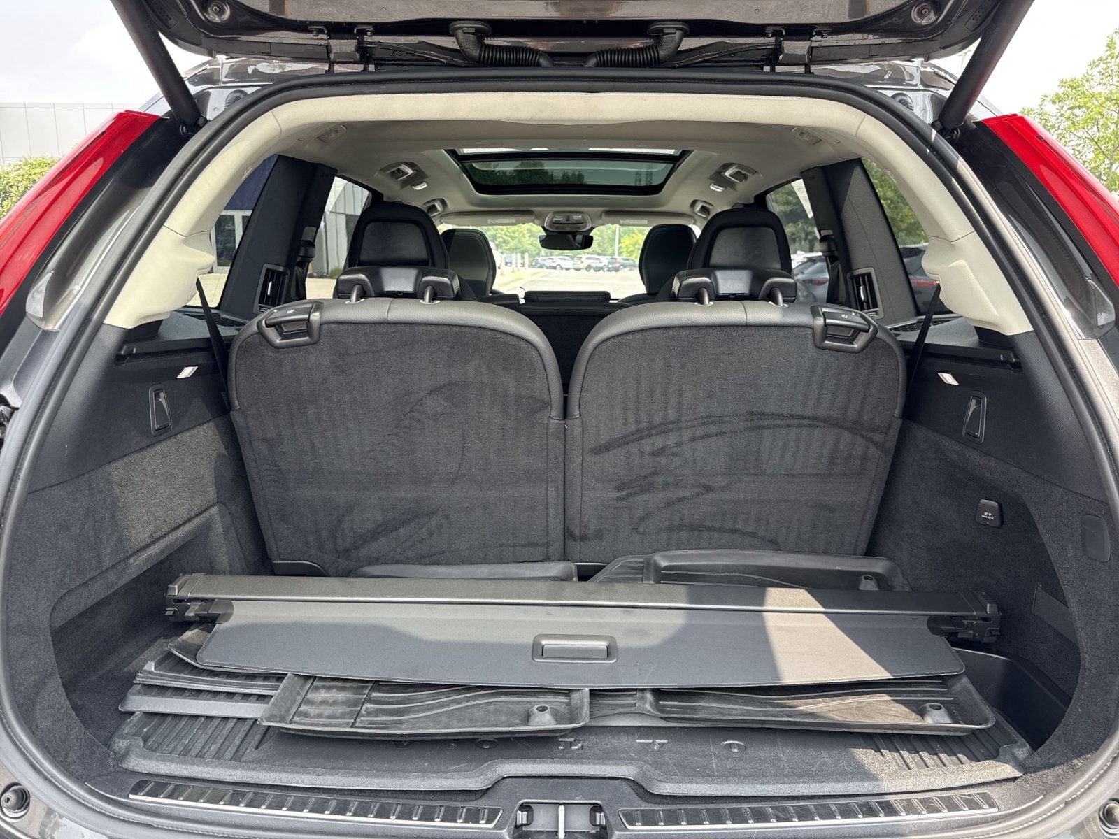 Used 2024 Volvo XC90 T8 Plus w/ Protection Package Premier AWD/4WD image 27