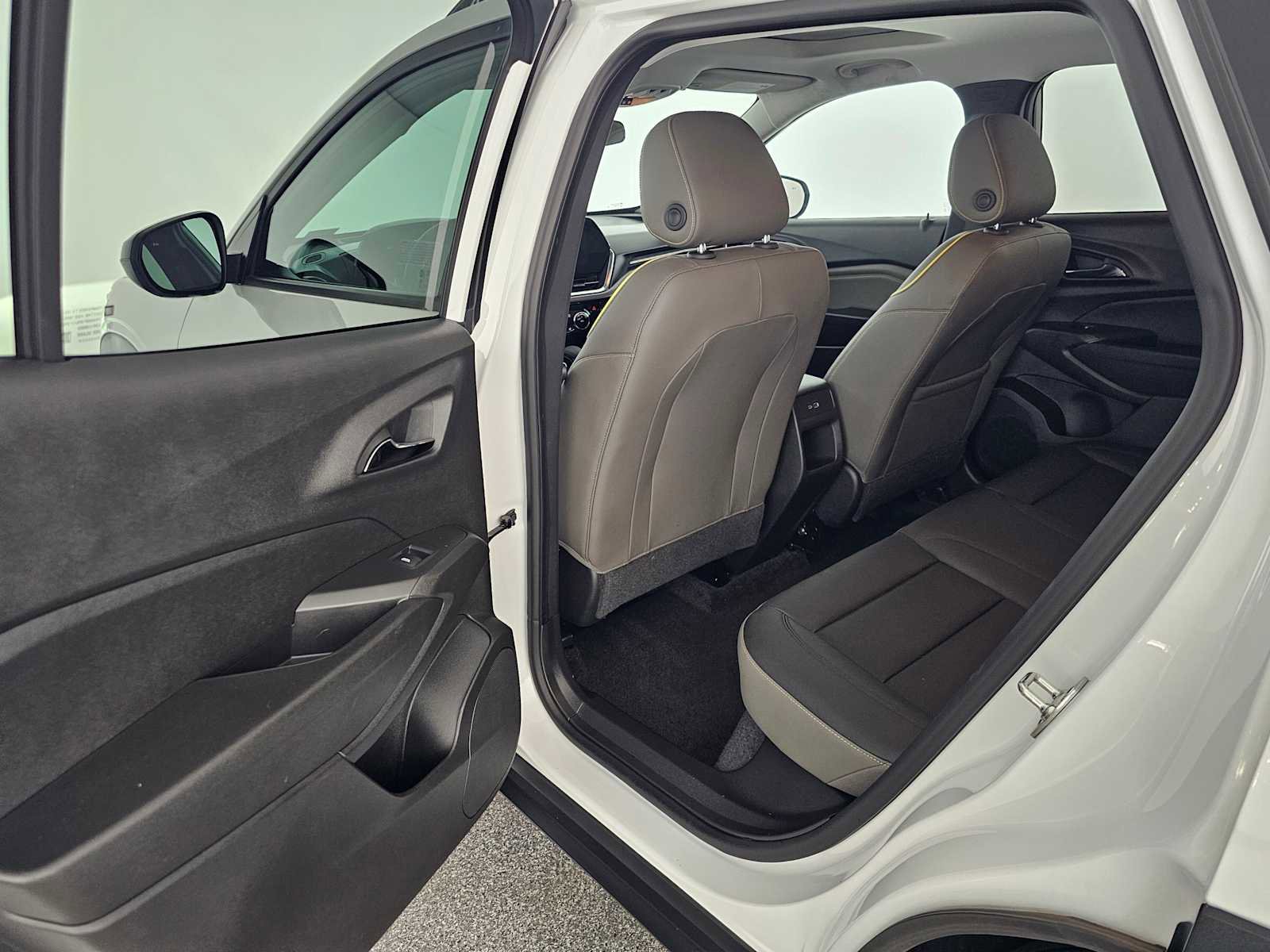 Used 2024 Chevrolet Trax ACTIV w/ Sunroof Package FWD image 15