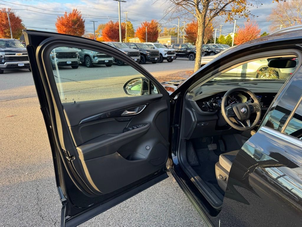 Used 2022 Buick Envision Essence w/ Safety Package image 10