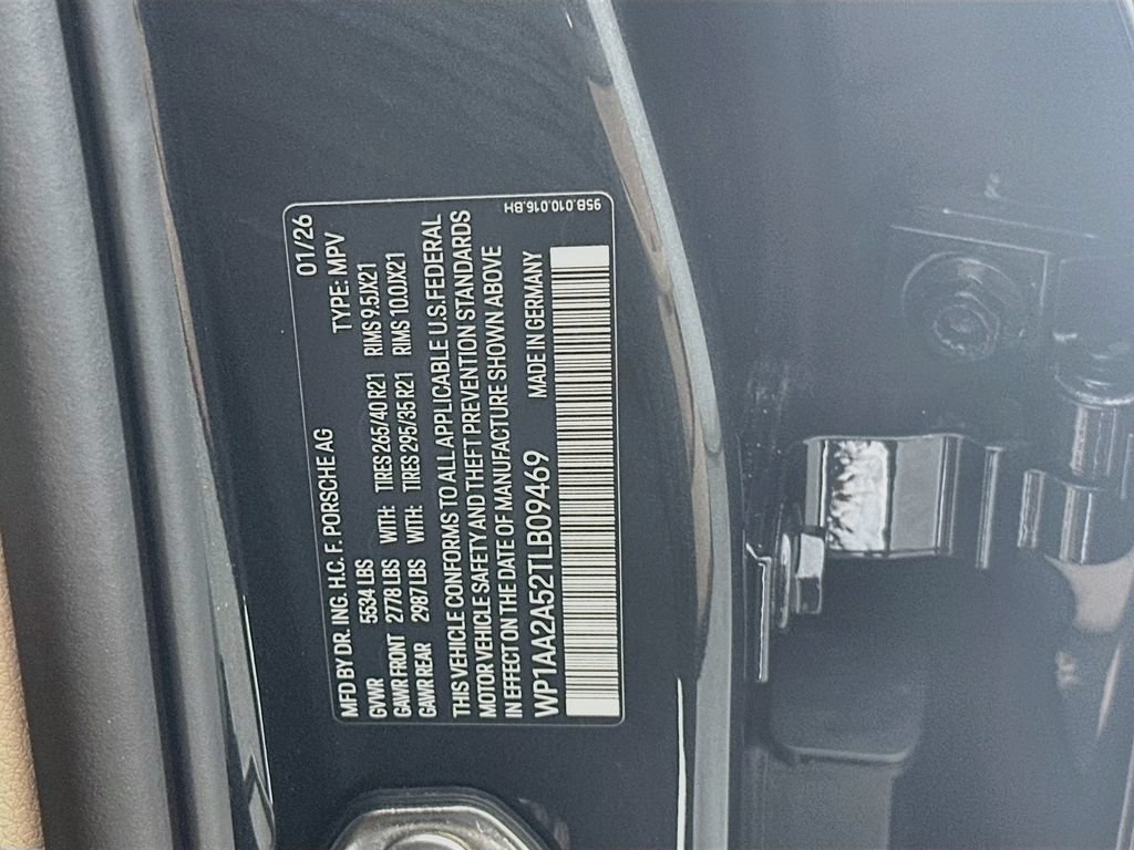Certified 2026 Porsche Macan AWD/4WD image 35