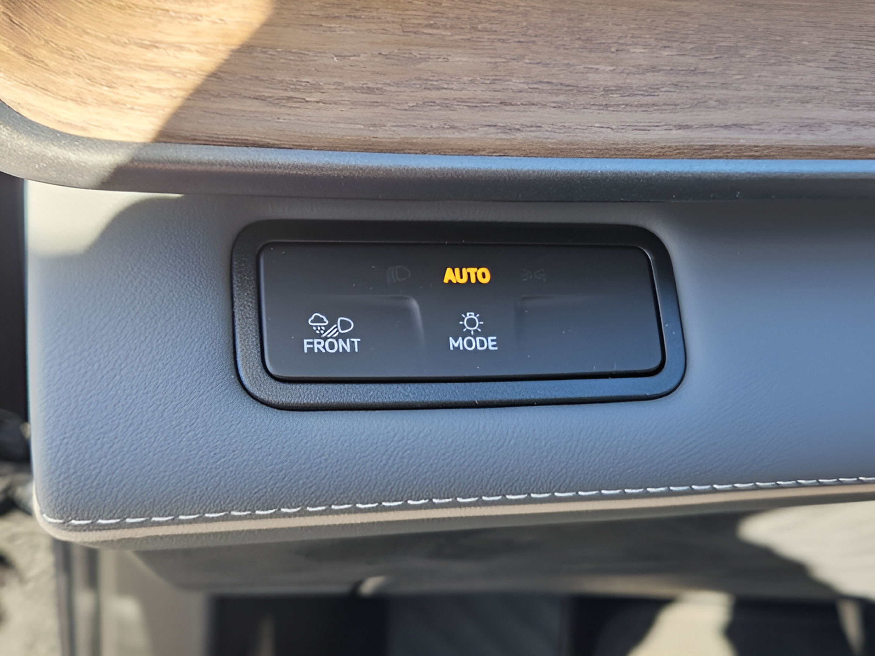 New 2027 Volkswagen Atlas SE FWD image 16