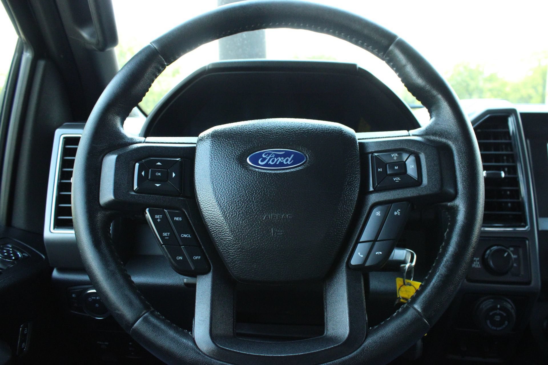 Used 2019 Ford F150 XLT w/ Equipment Group 302A Luxury AWD/4WD image 31