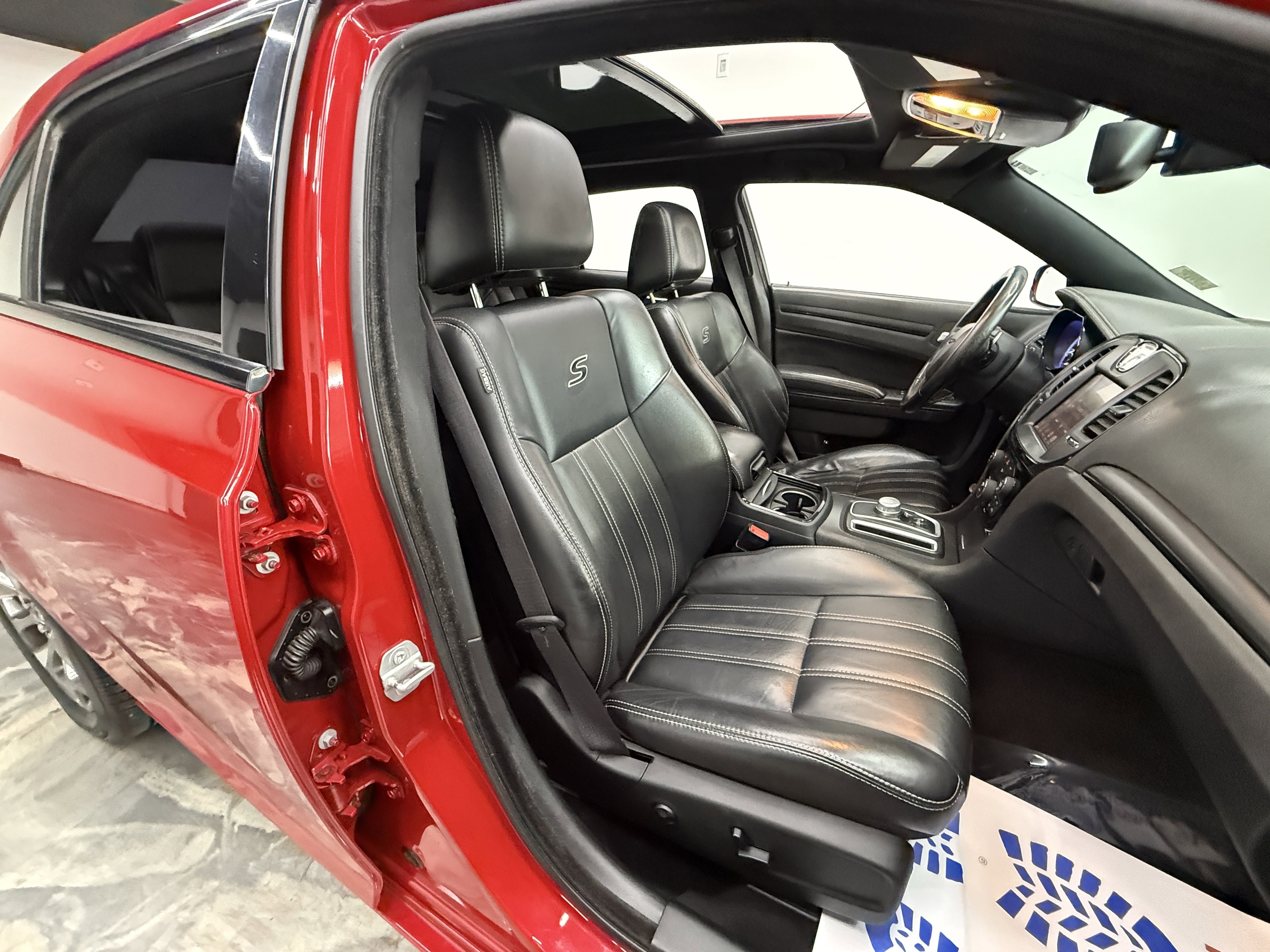 Used 2016 Chrysler 300 S image 24