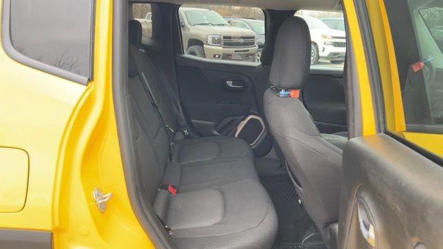 Used 2017 Jeep Renegade Latitude w/ Popular Equipment Group image 30