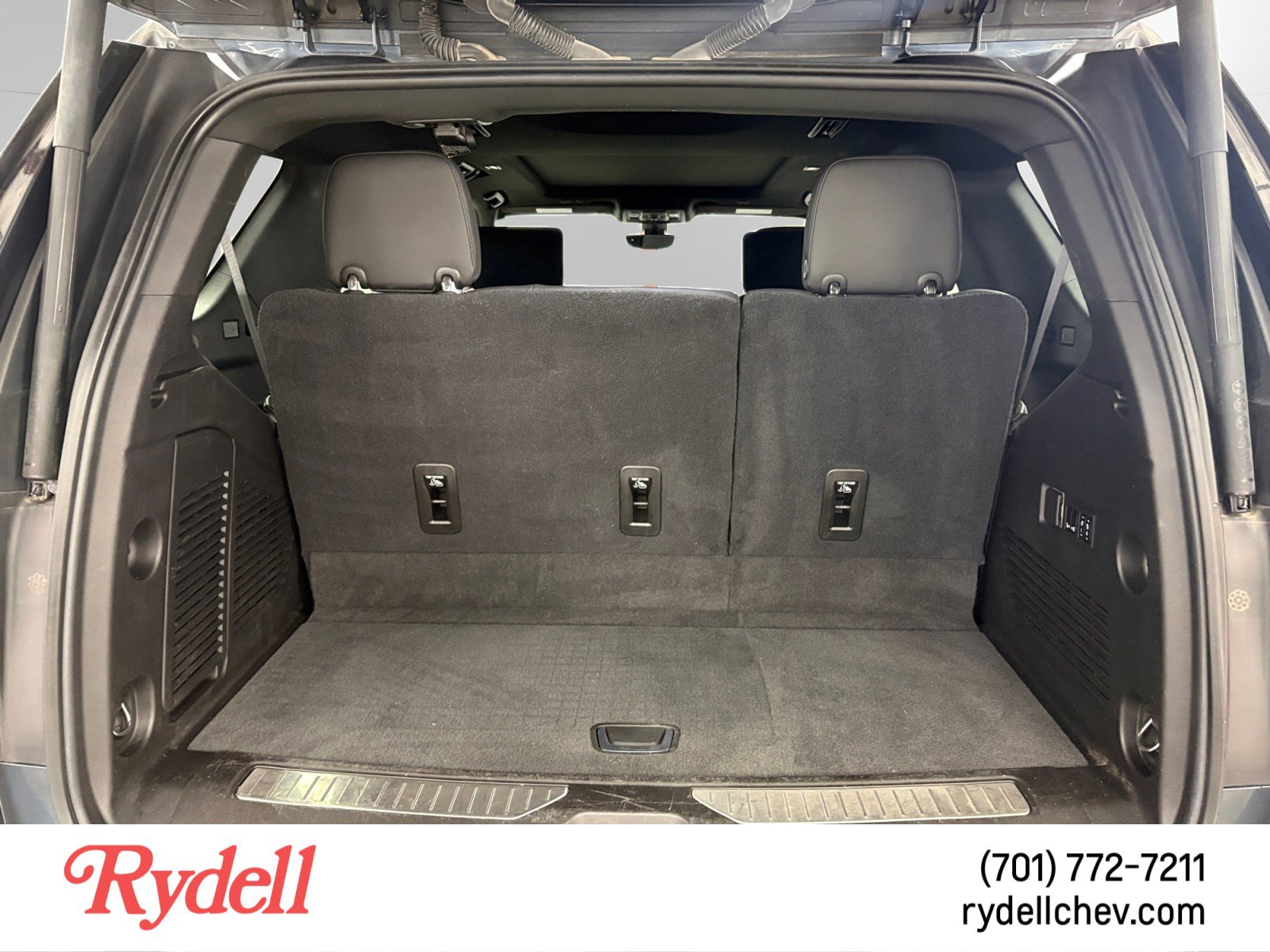 Used 2021 GMC Yukon Denali w/ Denali Premium Package image 19