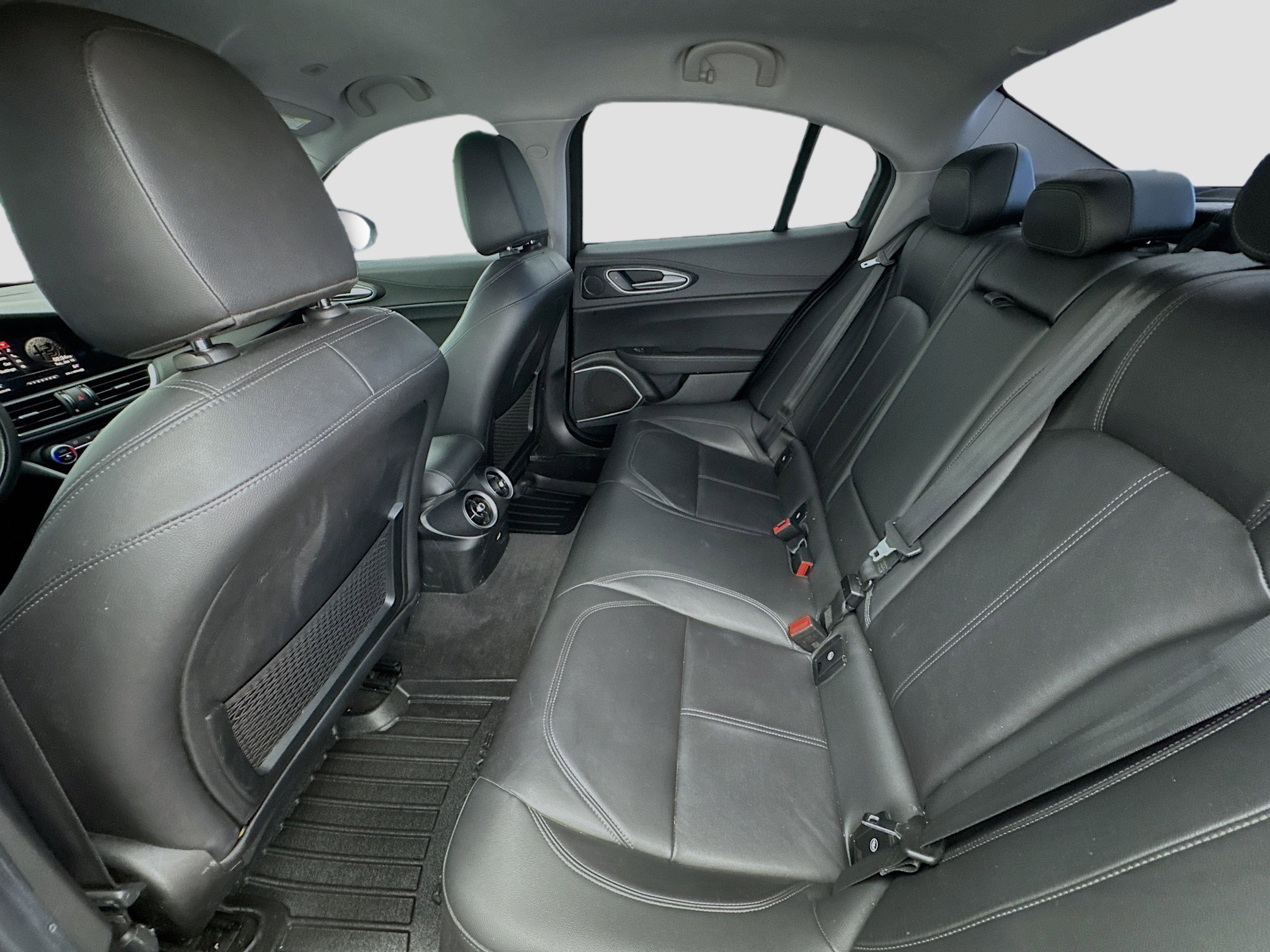 Used 2019 Alfa Romeo Giulia Base image 15