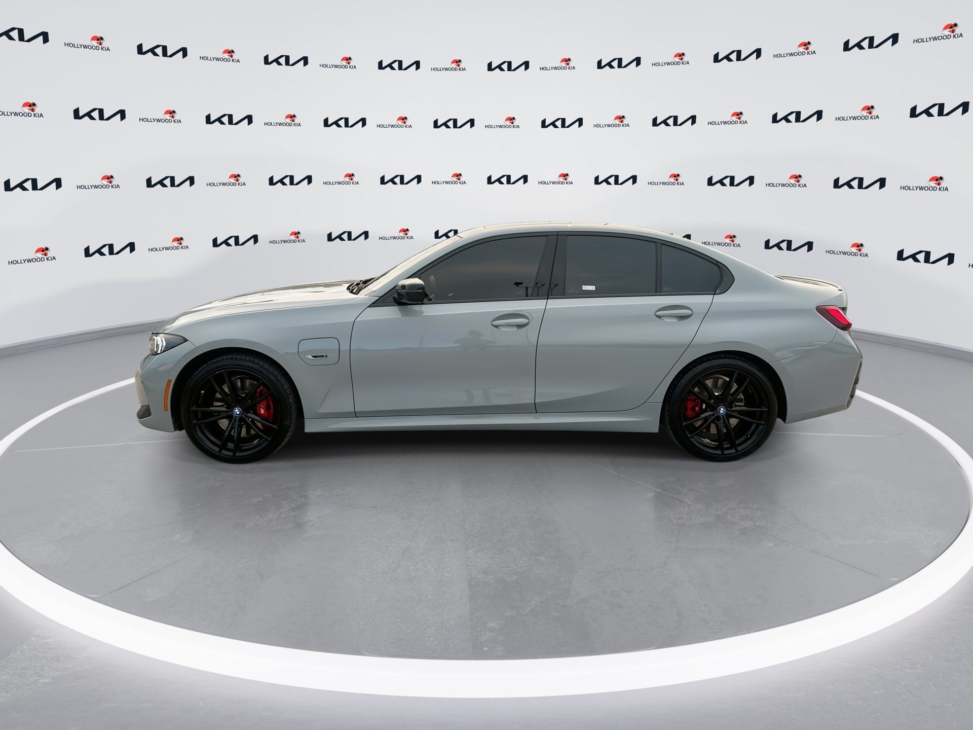 Used 2023 BMW 330e w/ M Sport Package RWD image 5