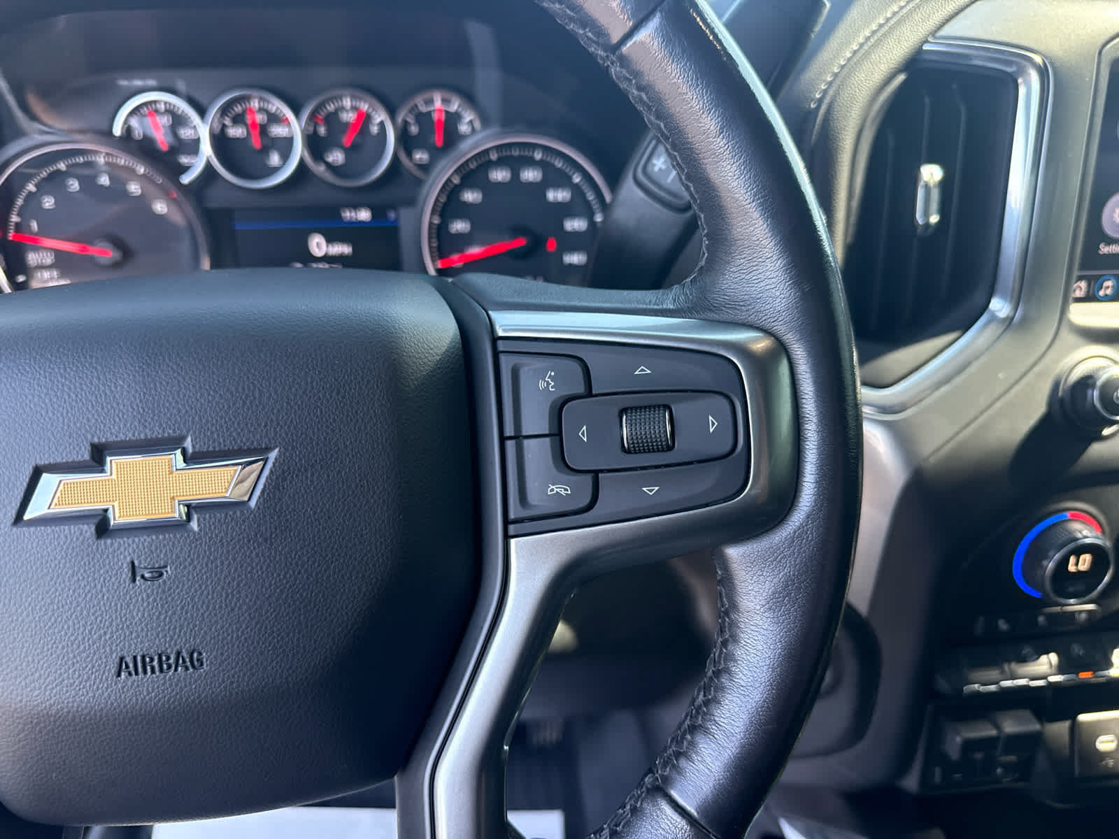 Certified 2020 Chevrolet Silverado 1500 LTZ AWD/4WD image 17