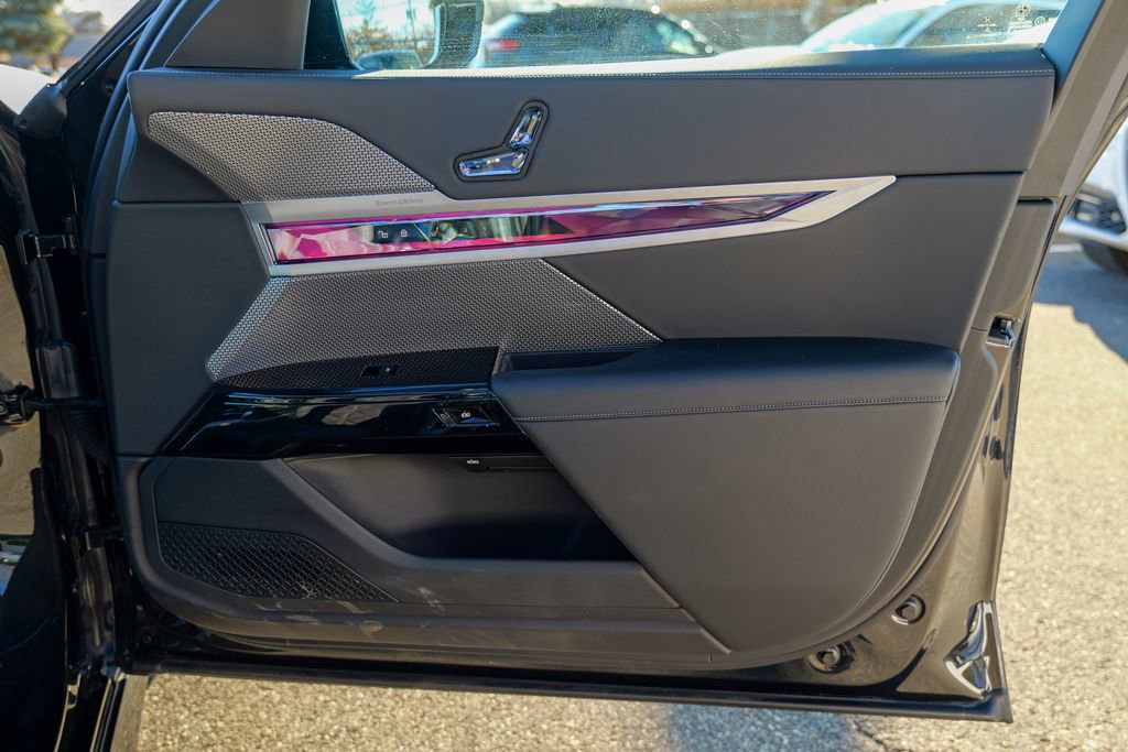 Used 2023 BMW 740i w/ Parking Assistance Package image 36