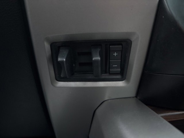 Used 2015 Ford F150 Lariat image 28