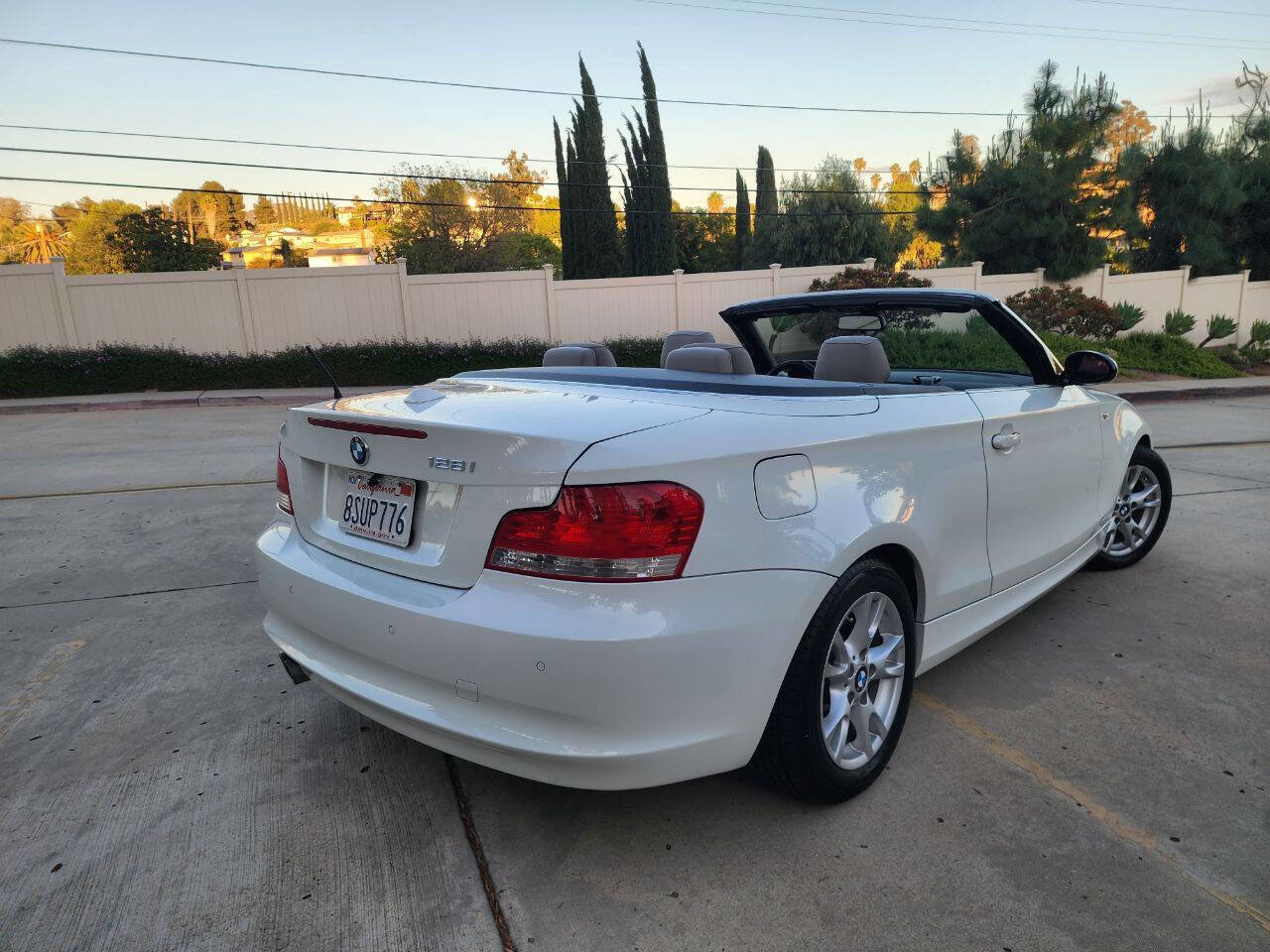 Used 2008 BMW 128i Convertible image 8