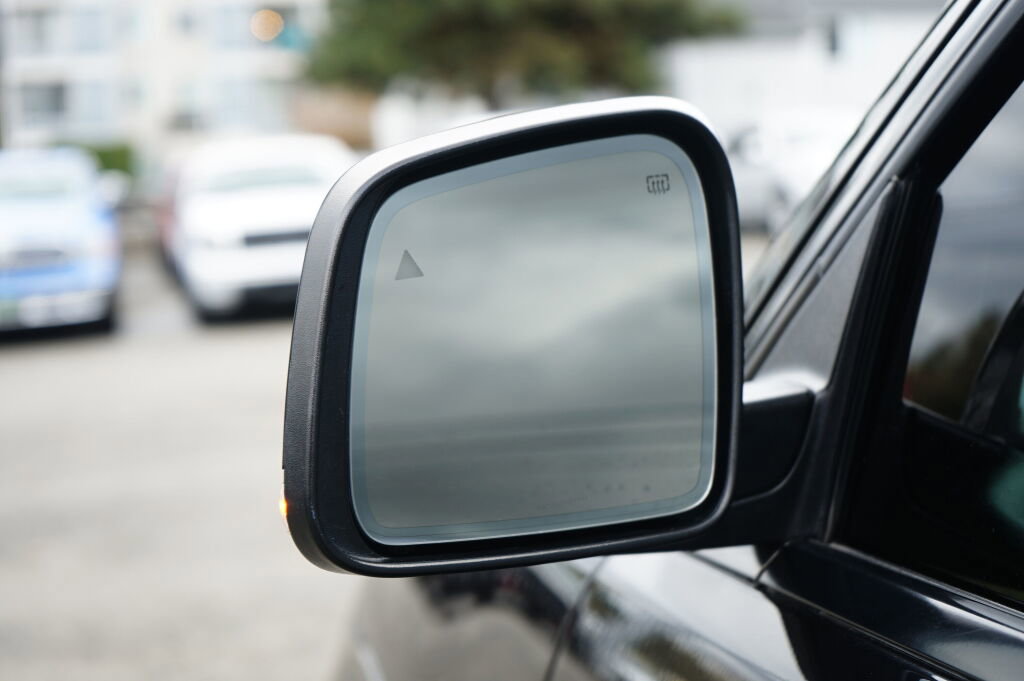 Used 2012 Jeep Grand Cherokee SRT8 w/ Luxury Group II image 11