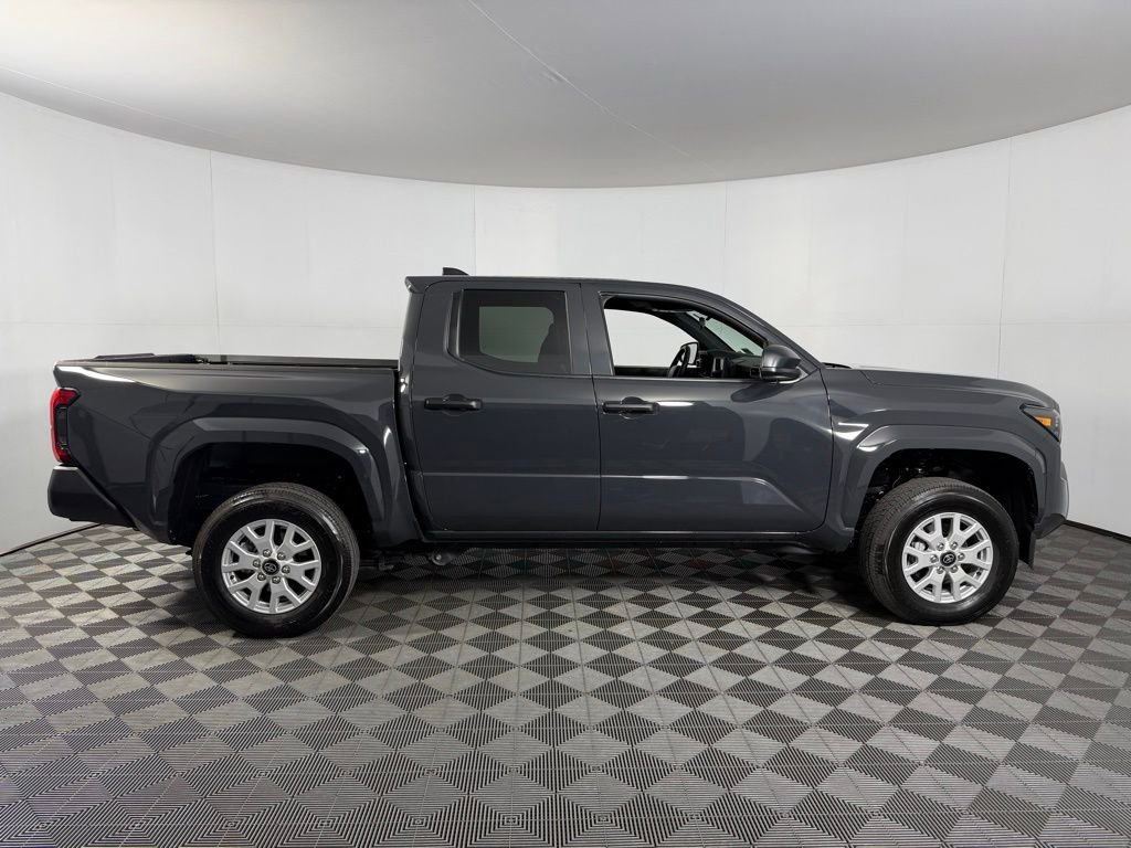Used 2025 Toyota Tacoma SR image 5
