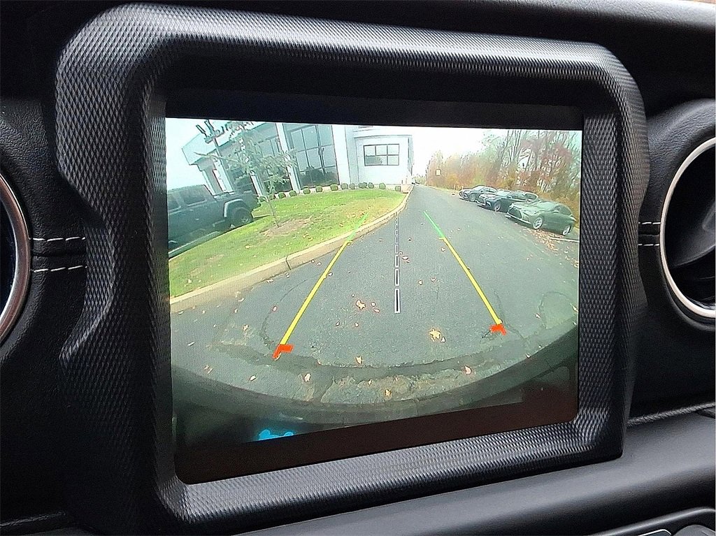 Used 2022 Jeep Wrangler Unlimited Sahara w/ Cold Weather Group image 19