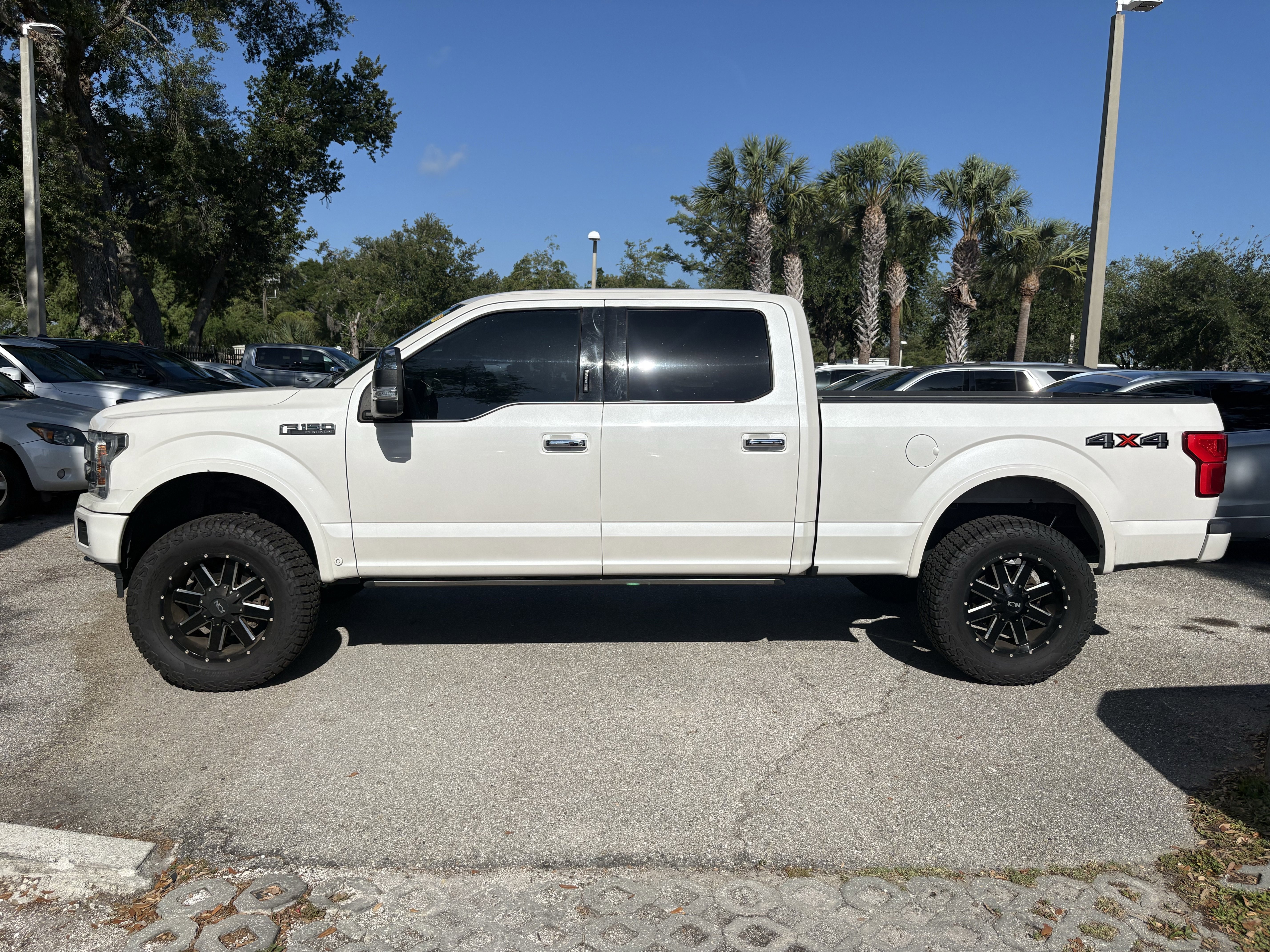 Used 2018 Ford F150 Platinum w/ Equipment Group 701A Luxury AWD/4WD image 4